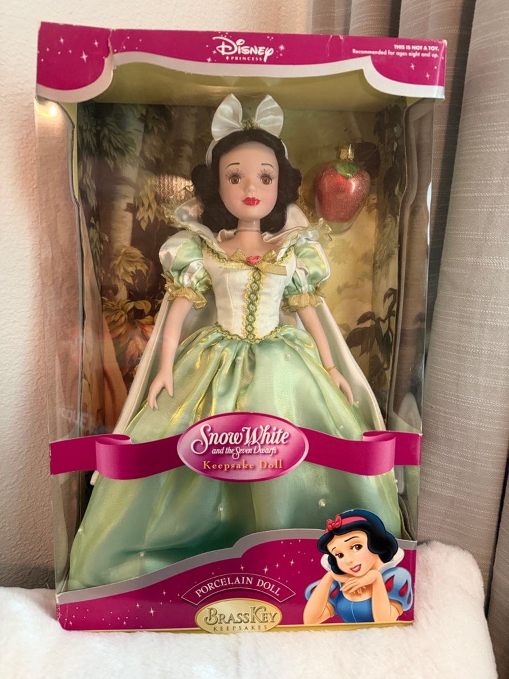Disney Snow White Keepsake Porcelain Doll NEW! 2004 Brass Key Collection NEW!